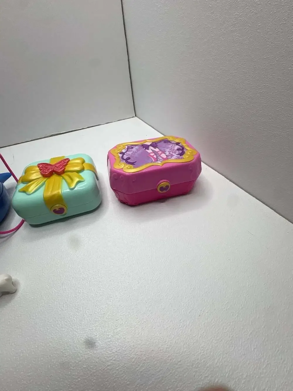Polly Pocket Assorted Bundle (Flamingo, Narwhal, Picnic, and Theater)